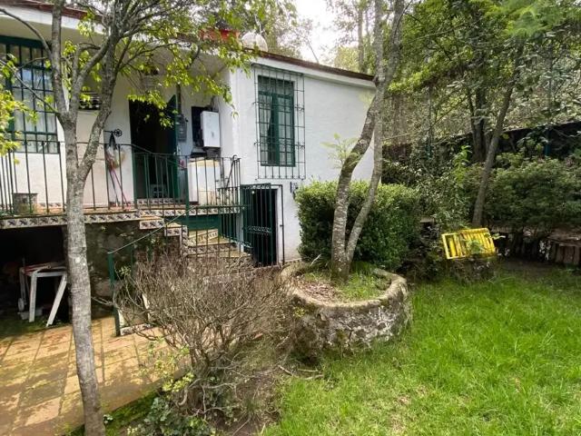 Casa OPORTUNIDen Venta en Fracc. Los Robles 2, Tlalnepantla – Excelente Ubicación y Espacios Amplios