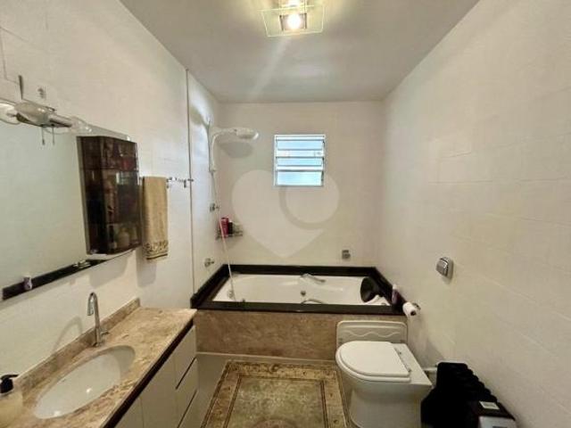 Casa Orleans 4 Dormitórios 2 Suites 4 vagas Reformada Próximo Parque Barigui