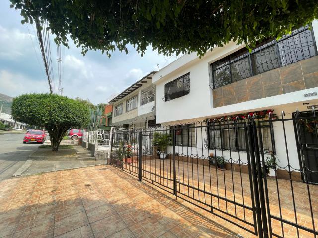 CASA Avenida 9 Norte #50N 30, El Bosque, Cali