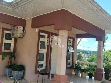 Casa averbada em São Roque com 3 quartos