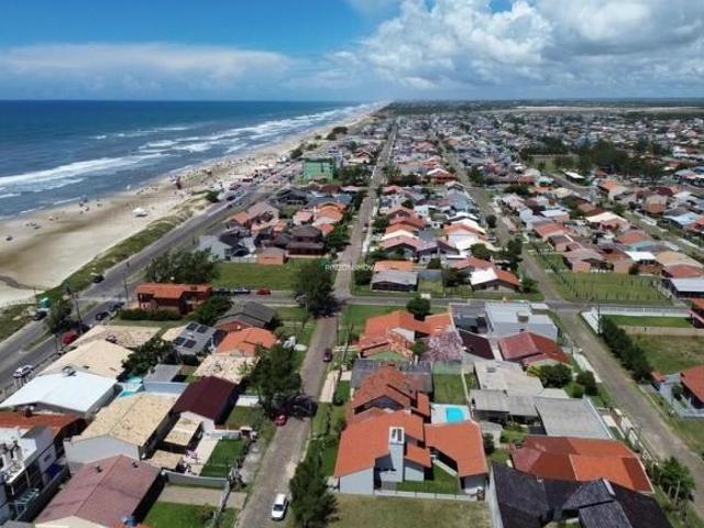 Casa a 50 metros da praia, ótima localização