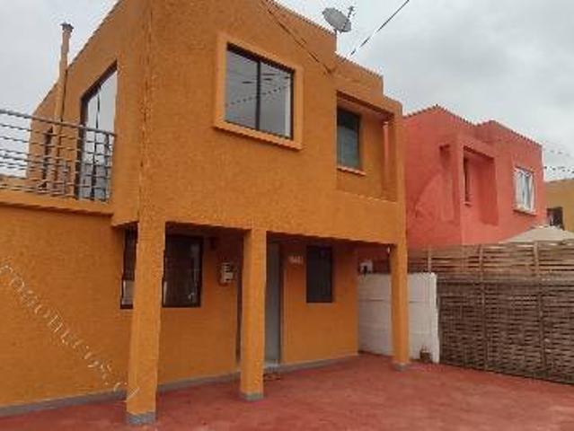 Casa a cuadras del metro y autopistas