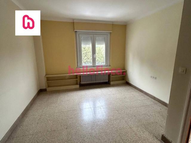 Casa a cuatro vientos en el centro de Figueres, amplia y con jardín