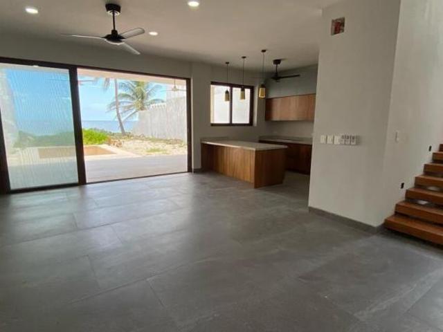 Casa a estrenar amueblada con rooftop frente al mar en Telchac Puerto, VENTA