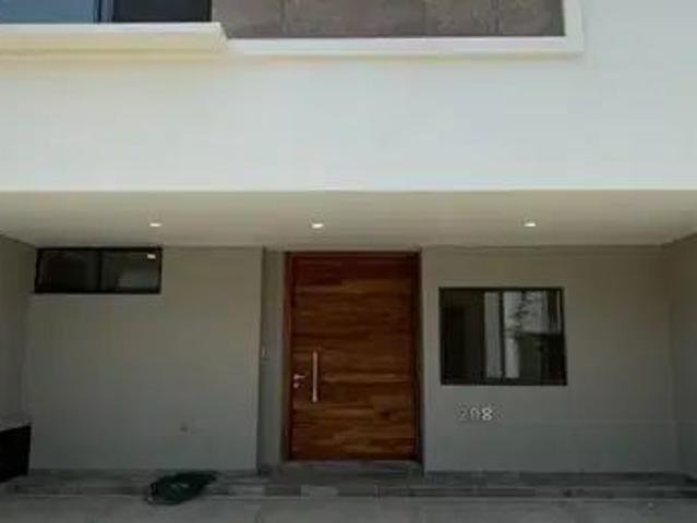 Casa a estrenar en Altanza, Solares