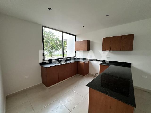 Casa a estrenar en renta en privada