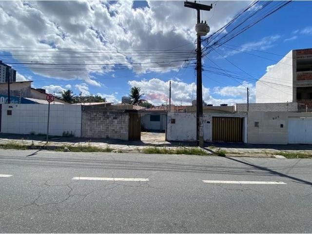 Casa á locação com 3 quartos no bairro do Centenário