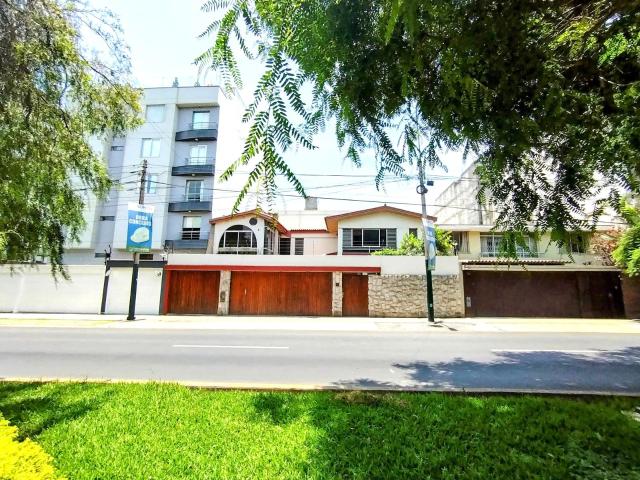 Casa a laVenta en Av. Higuereta Santiago de Surco
