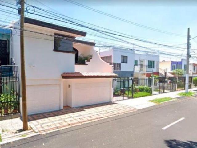 CASA A LA VENTA, AV, CERRO GORDO COL. LAS AGUILAS MUN. ZAPOPAN C.P. 45080