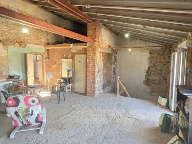 Casa a la venta en Ador: Amplio espacio para reformar