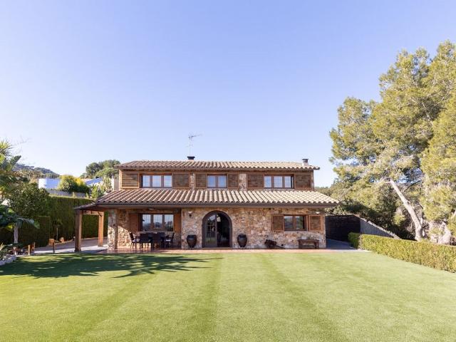 Casa a la venta en Argentona, ubicada en una tranquila zona. 154m² Argentona
