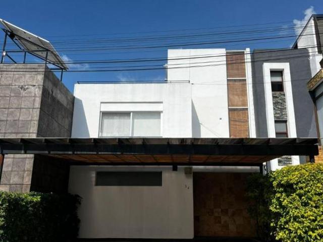 CASA A LA VENTA EN LA HUERTA