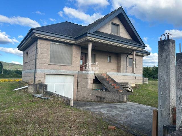 CASA A LA VENTA EN MONFORTE DE LEMOS