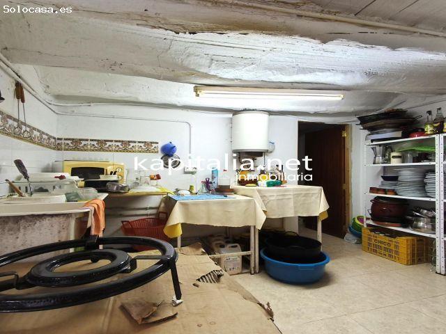 CASA A LA VENTA PARA REFORMAR CON BUENA UBICACIÓN