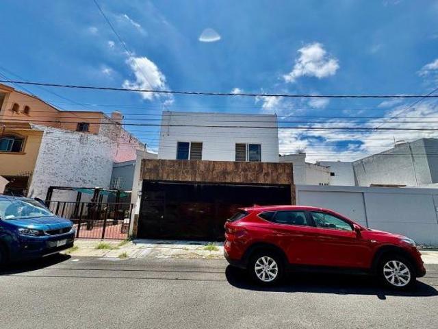 Casa a media cuadra de López Mateos en Las Águilas – Recamara en Planta Baja