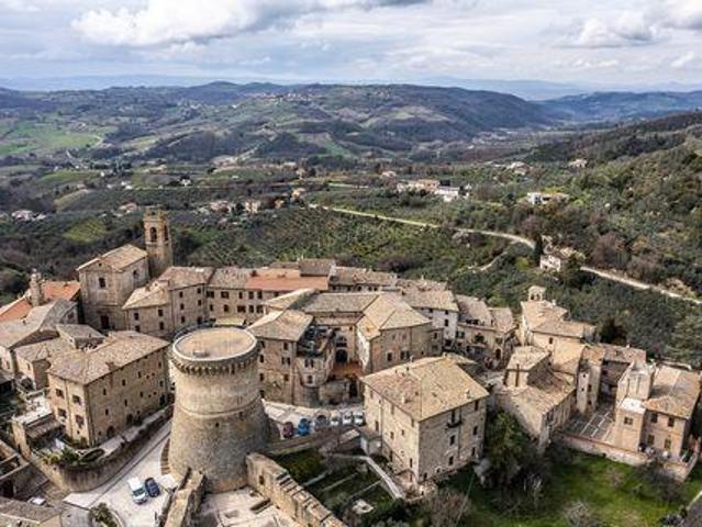 Casa a Schiera 5 camere da letto, Gualdo Cattaneo Umbria 06035 ES93751901