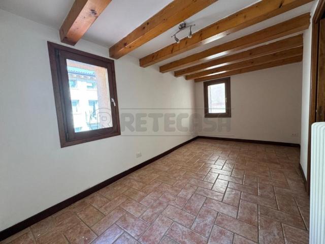 Casa a Schiera in affitto a Bassano del Grappa, non arredato/vuoto, ultimo piano, pannelli solari TrovaCasa