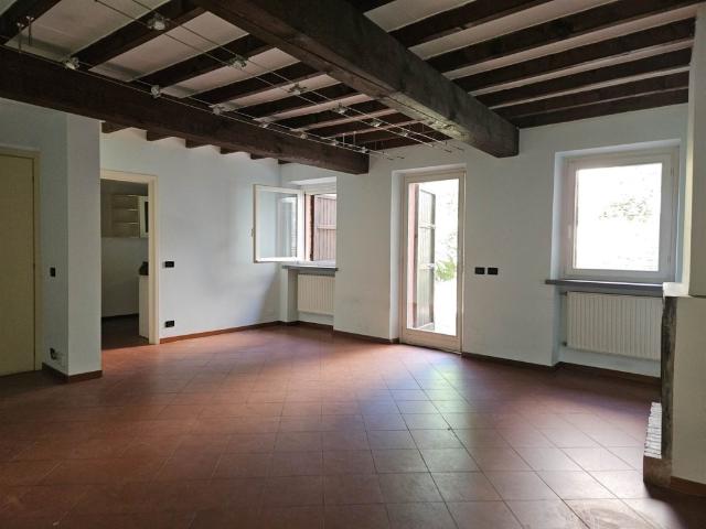 Casa a Schiera in affitto a Parma, giardino, caminetto, parquet TrovaCasa
