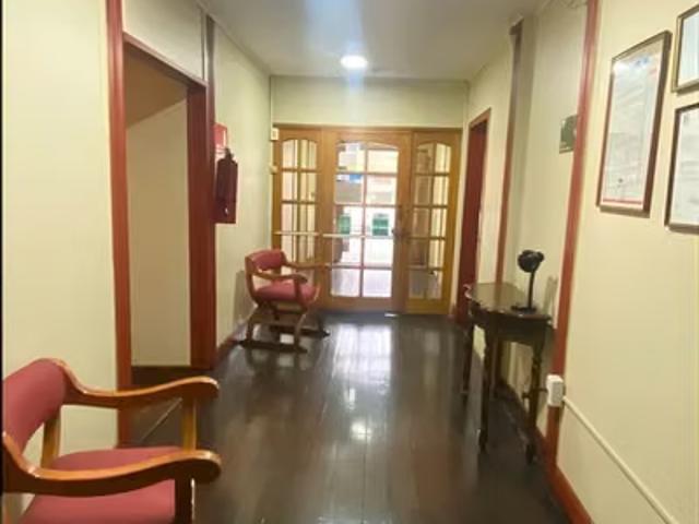Casa a pasos del reloj de flores y del centro de viña | 15+ dormitorios por 16000.00 en Viña del Mar