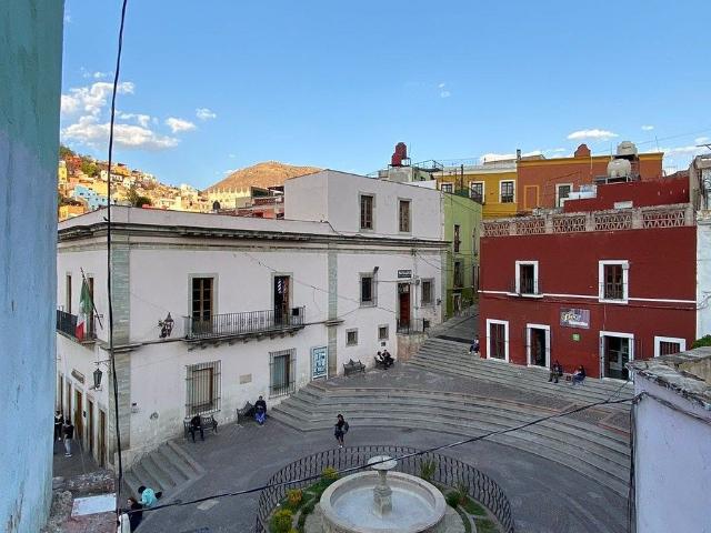 Casa a pie de calle en plazuela Los Ángeles, Gto capital