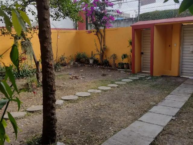 Casa a pie de calle en venta  10 minutos de Galerías