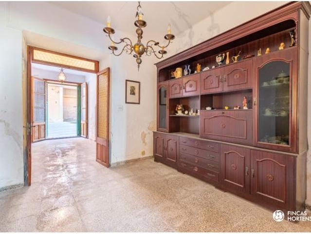 Casa a reformar con jardín grande