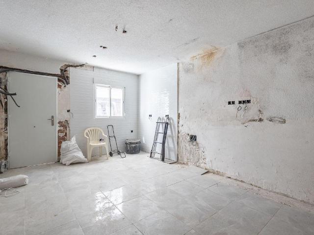 Casa a reformar en el corazón de Guevejar