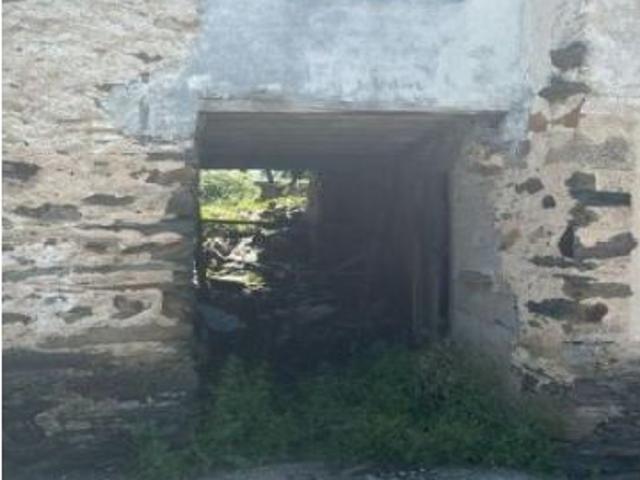 CASA A REFORMAR EN LAROUCO