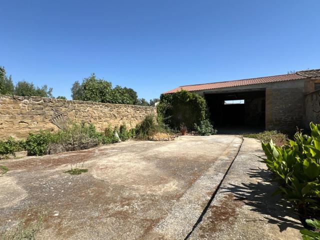 CASA A REFORMAR EN MONFLORITE