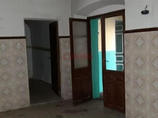 Casa a reformar situada en la localidad de Arroyomolinos, Cáceres