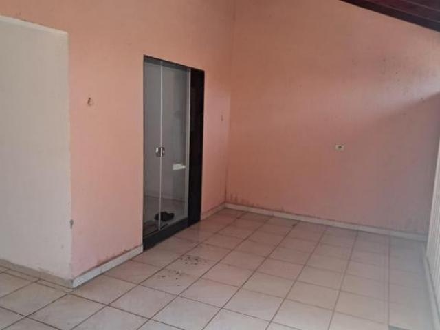 Casa á térrea á venda no Jardim Perina, por 290.000,00 Jaboticabal/SP