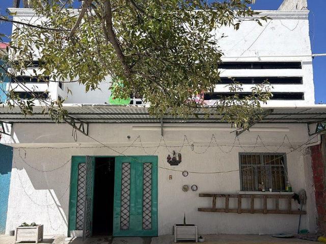 Casa a un costado de Chedraui en venta!