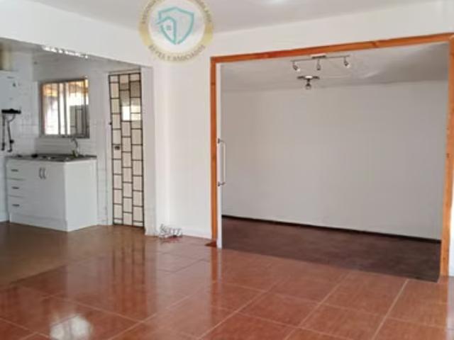 Casa a una cuadra del metro peñablanca | 3 dormitorios por 195000. 00 en Villa Alemana