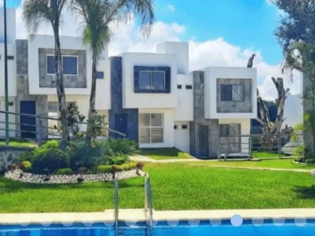 Casa a unos pasos de zona hospitalaria. Totalmente nueva