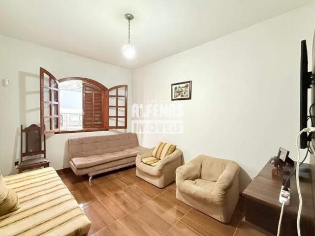 Casa à venda 3 quartos no Bairro CAMARGOS