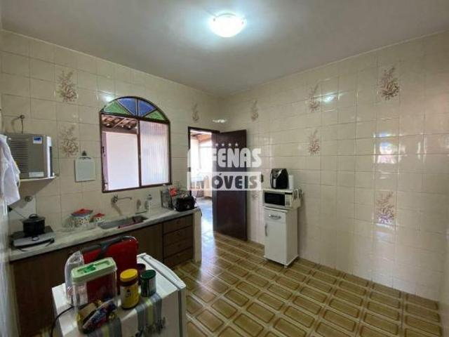 Casa à venda 3 quartos no Bairro Inconfidentes
