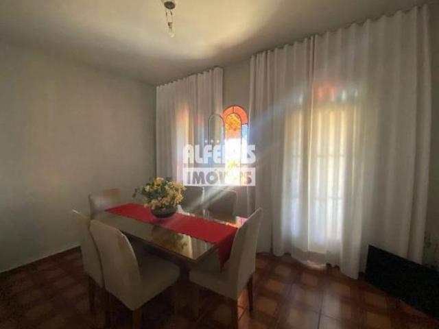 Casa à venda 3 quartos no Bairro PETROLANDIA