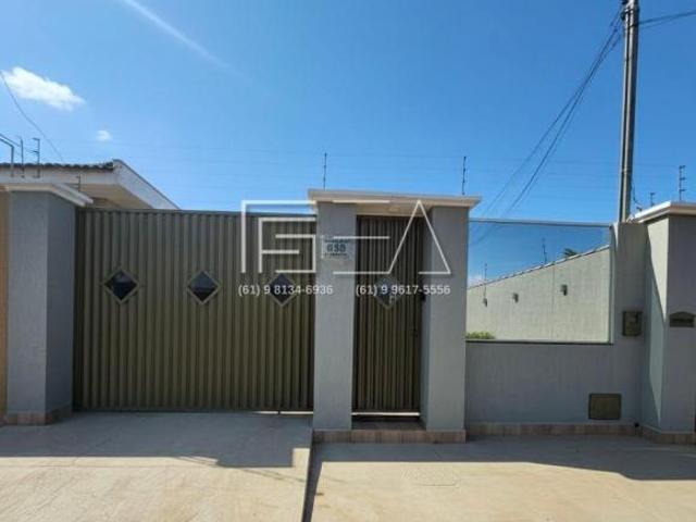 Casa à Venda: 3 Quartos com Suíte, Conforto e Praticidade!
