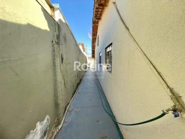 Casa à venda, 3 quartos, Segismundo Pereira Uberlândia/MG Rotina Imobiliária