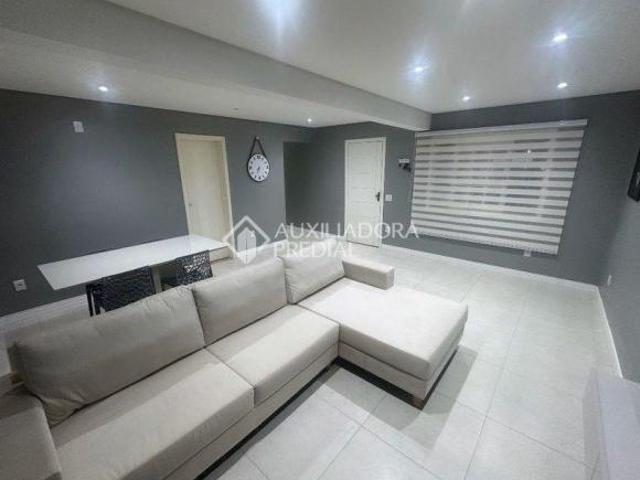Casa à venda 3 quartos 2 suítes, piscina, churrasqueira, 3 vagas, no bairro Hípica