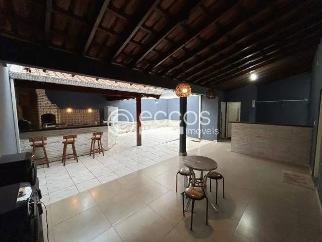 Casa à venda, 3 quartos, 2 suítes, 5 vagas, Vigilato Pereira Uberlândia/MG