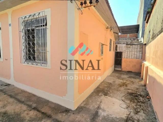 Casa á venda 02 quartos, quintal em Irajá