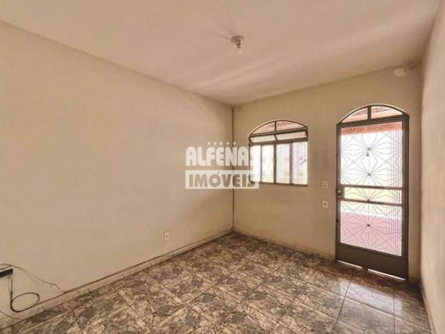 CASA Á VENDA, 03 QUARTOS, 01 SUÍTE, 04 VAGAS NO BARREIRO