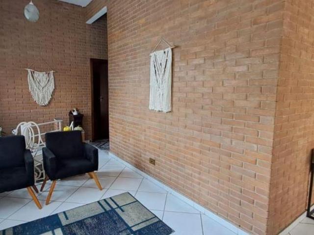 Casa à Venda | 250 m² | 5 dormitórios, 1 suíte | 2 vagas | Vila Irmãos Arnoni!