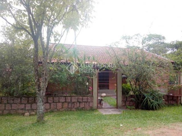 Casa à venda 2 quartos com 2 garagens, cara de sítio bairro Vila Nova