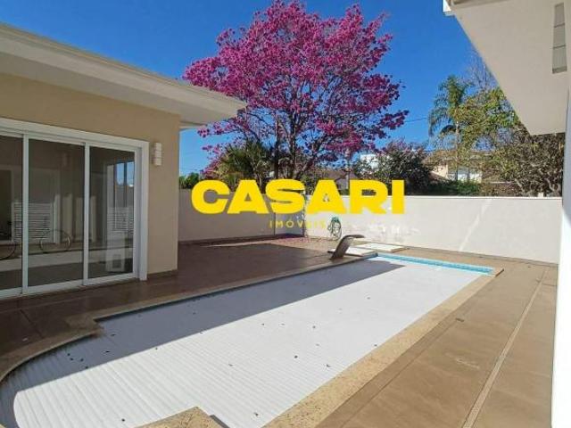 Casa à venda, 432 m² com 5 dormitórios, piscina aquecida, no condomínio Flora Vi