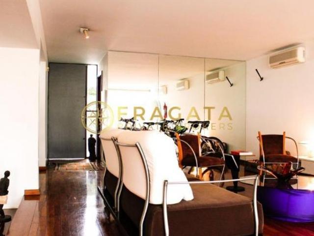 Casa à venda 447 m² 4 quartos sendo 2 suítes e 4 vagas Pacaembu/SP