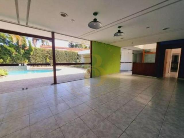 Casa à Venda 4 Dormitórios, 2 Suítes e 5 Vagas de Garagem
