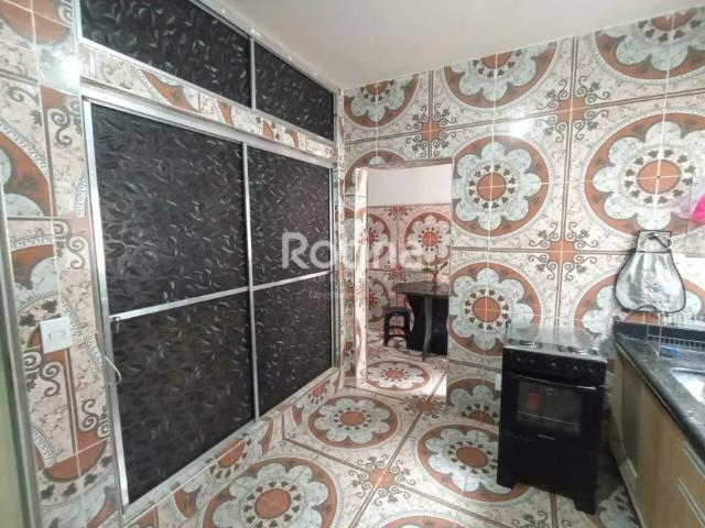 Casa Residencial 4 Quartos 1 Suíte no Bairro Martins Uberlândia/MG