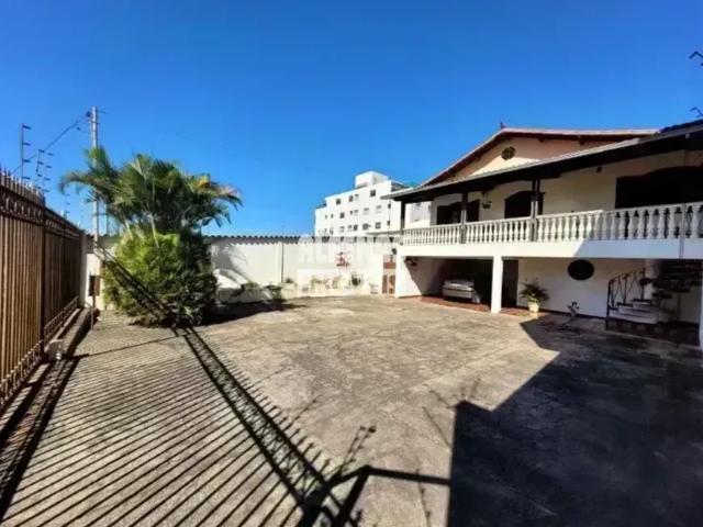 Casa à venda 4 quartos no Bairro Inconfidentes
